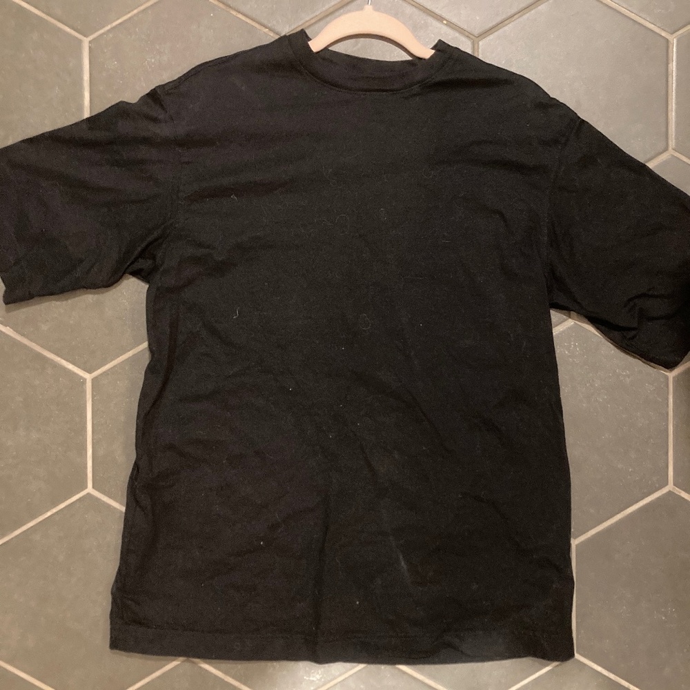 Black oversized tee